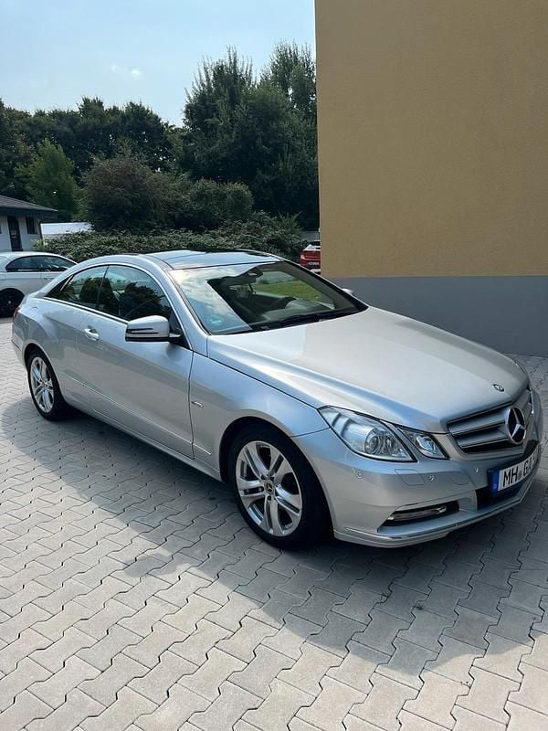 Silber Gebraucht 2012 Mercedes E250 Coupé | 13.500 € (Fairer Preis) - Bild 1/4