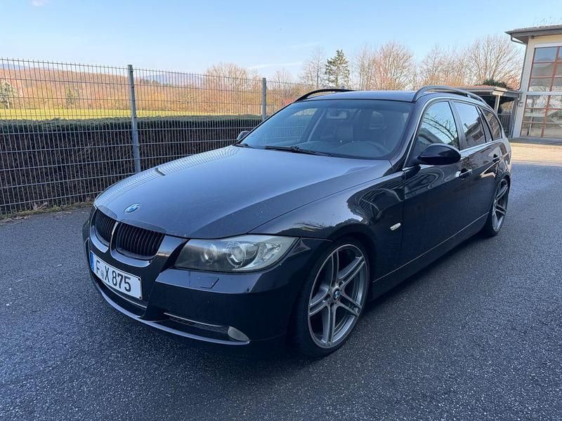 Gebraucht BMW 330 Performance 231 PS (169 kW) 2005 Schwarz Kombi
