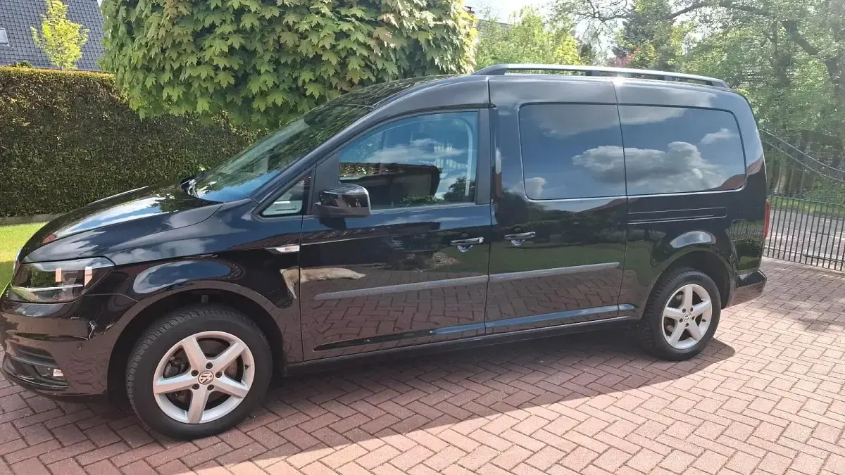 Gebraucht VW Caddy Maxi 131 PS (96 kW) 2020 Schwarz Van / Kleinbus