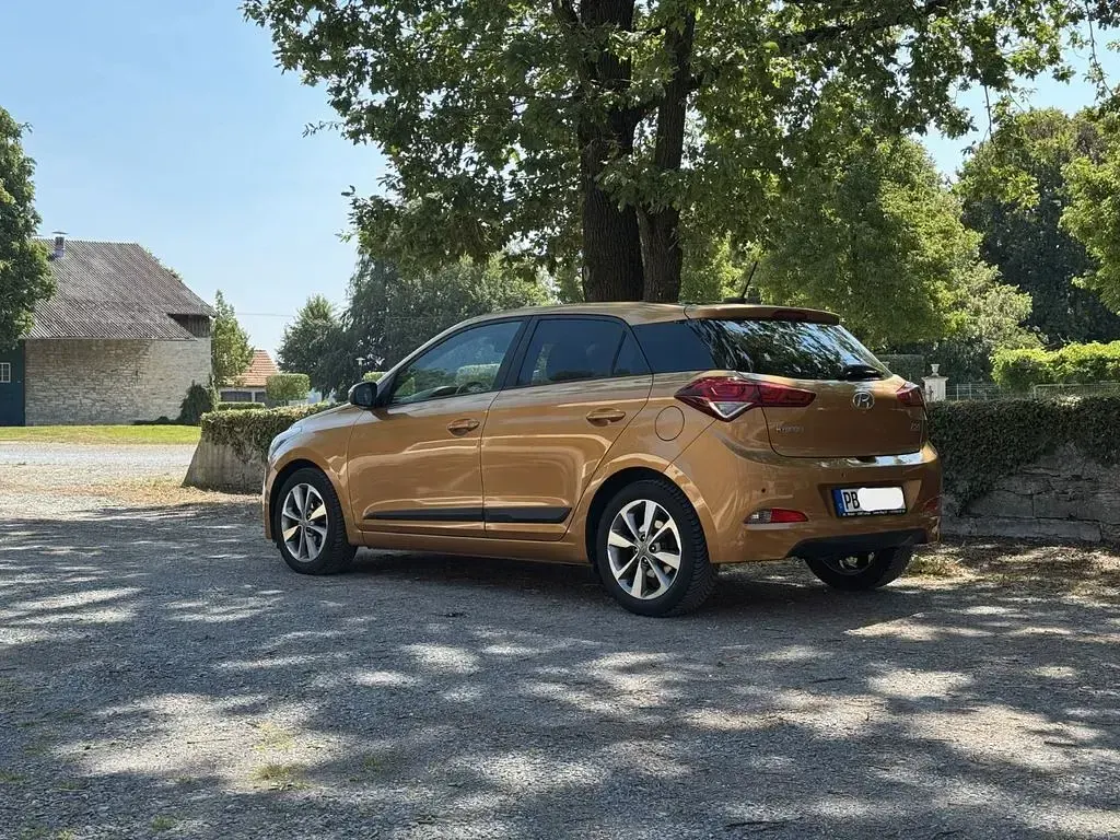 Gebraucht Hyundai i20 Style 101 PS (74 kW) 2014 Orange Kleinwagen