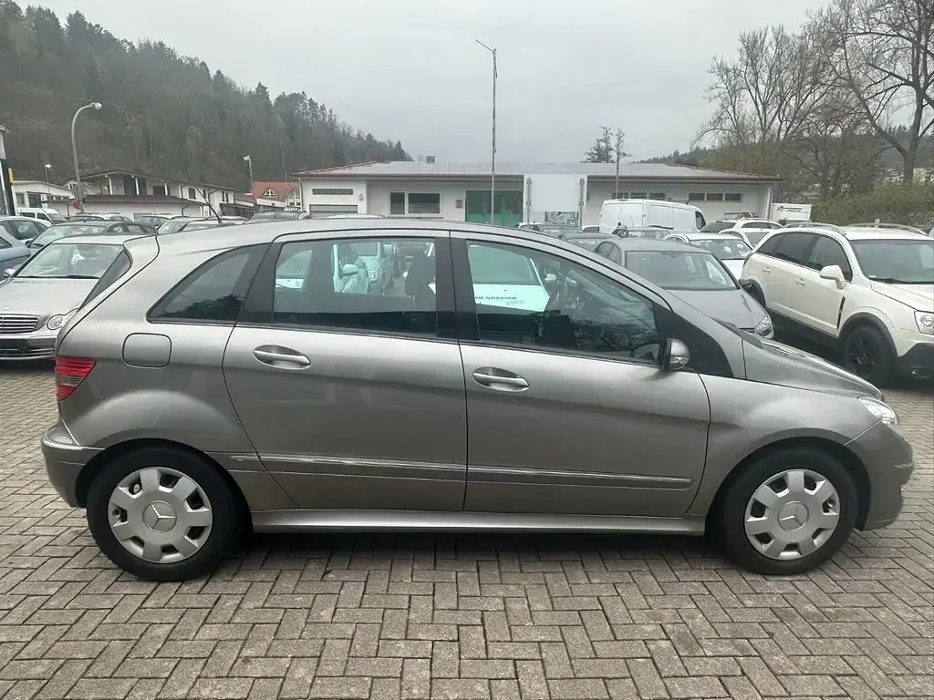 Gebraucht Mercedes B200 140 PS (102 kW) 2006 Grau Van / Kleinbus