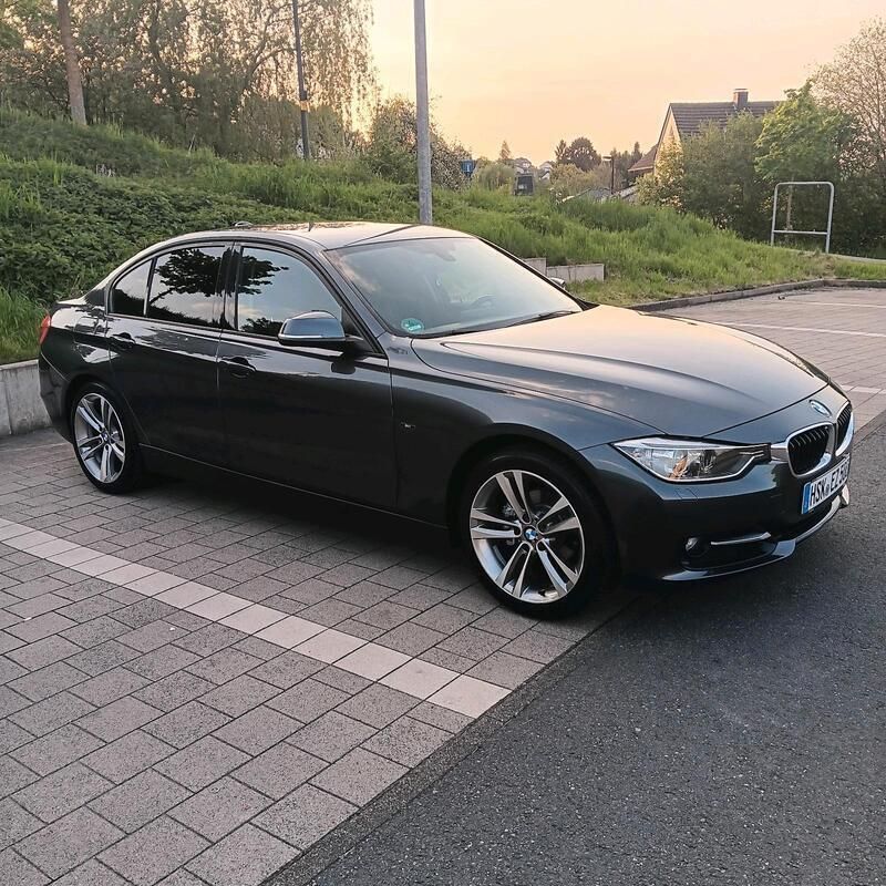 Grau Gebraucht 2012 BMW 320 Limousine | 12.500 € (Teuer) - Bild 1/4