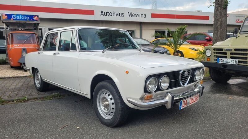 Weiß Gebraucht 1973 Alfa Romeo 2000 Limousine | 16.900 € - Bild 1/4