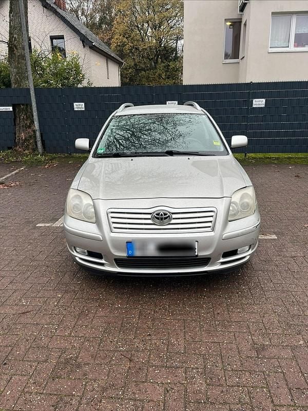 Silber Gebraucht 2025 Toyota Avensis Kombi | 3.600 € - Bild 1/4