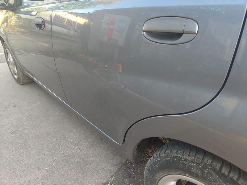 Gebraucht Chevrolet Aveo 84 PS (61 kW) 2010 Silber Kleinwagen