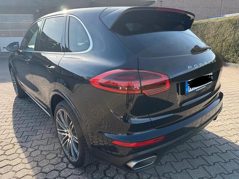 Second-hand Porsche Cayenne 262 CP (192 kW) 2016 Albastru SUV