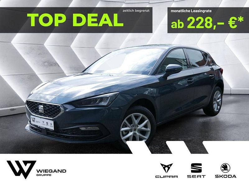 Neu Seat Leon 150 PS (110 kW) 2026 Blau Limousine