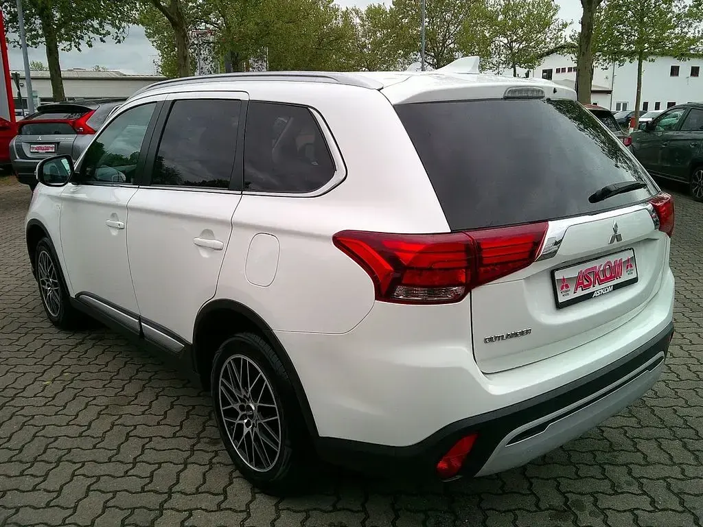 Gebraucht Mitsubishi Outlander Spirit 150 PS (110 kW) 2021 Weiß SUV