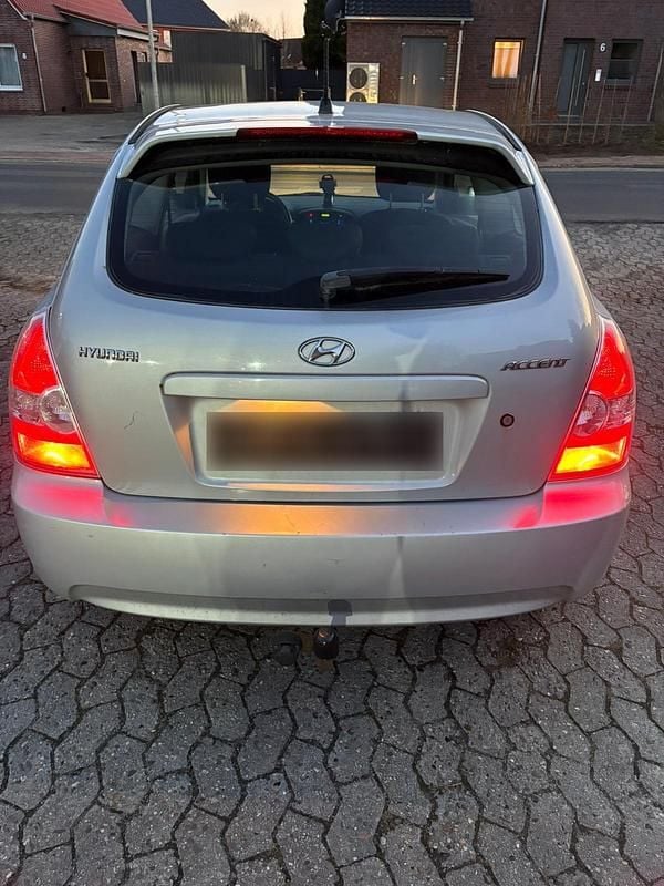 Gebraucht Hyundai Accent 97 PS (71 kW) 2007 Silber Kleinwagen