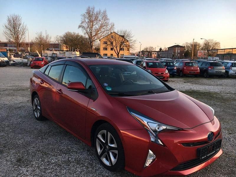 Gebraucht Toyota Prius Executive 98 PS (72 kW) 2016 Rot Limousine