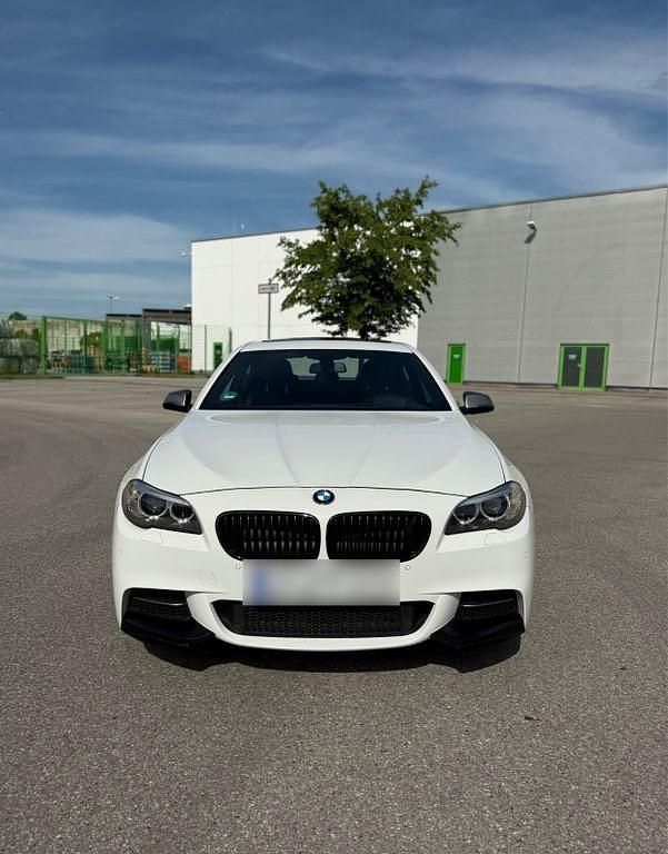 Weiß Gebraucht 2015 BMW M550 Performance Limousine | 22.000 € (Fairer Preis) - Bild 1/4