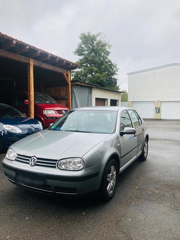 Grau Gebraucht 2002 VW Golf IV Edition Kleinwagen | 300 € (Superpreis) - Bild 1/4