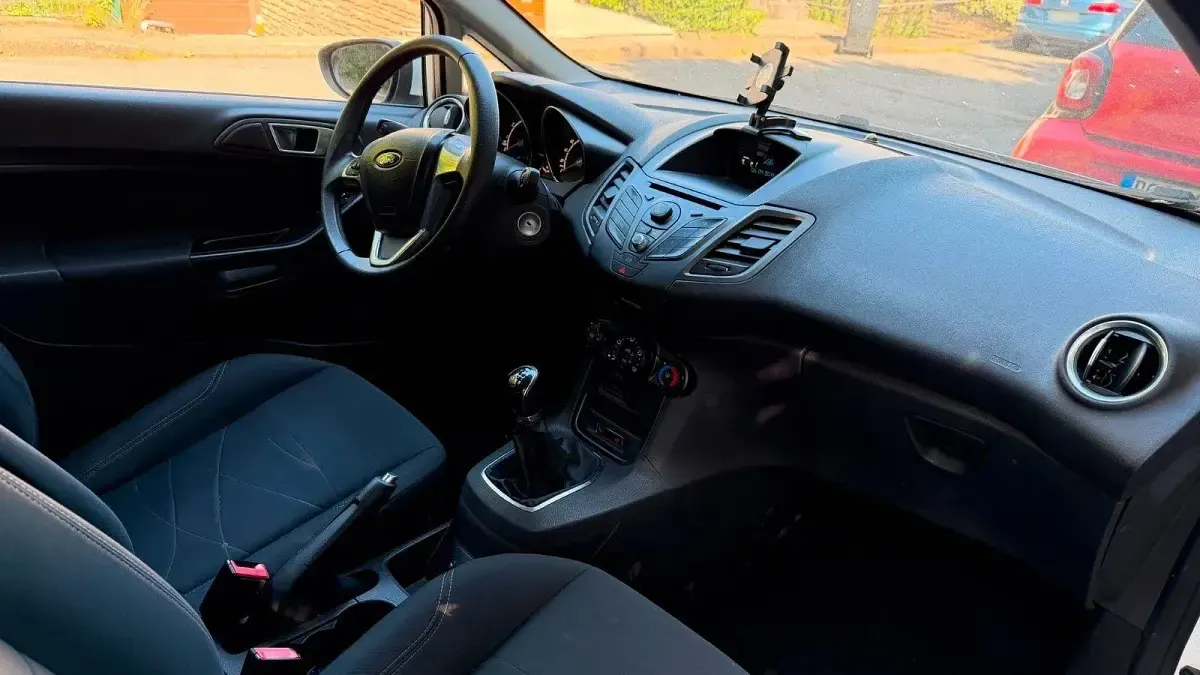 Gebraucht Ford Fiesta Trend 60 PS (44 kW) 2013 Weiß Kleinwagen