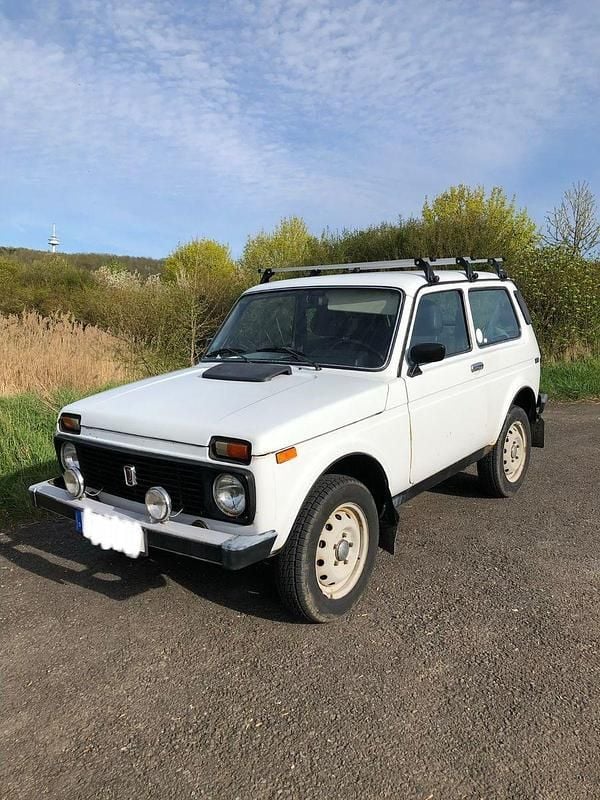 Second-hand Lada niva 82 CP (60 kW) 2010 Alb SUV