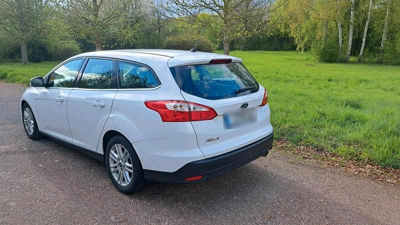 Usata Ford Focus 140 CV (102 kW) 2012 Bianco Station wagon