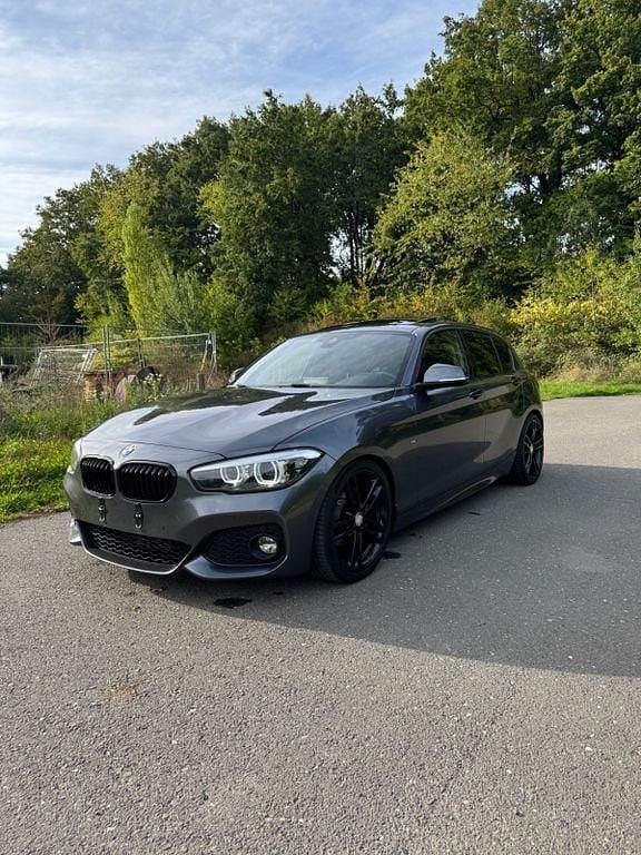 Grau Gebraucht 2018 BMW 120 M Sport Kleinwagen | 20.900 € (Fairer Preis) - Bild 1/4