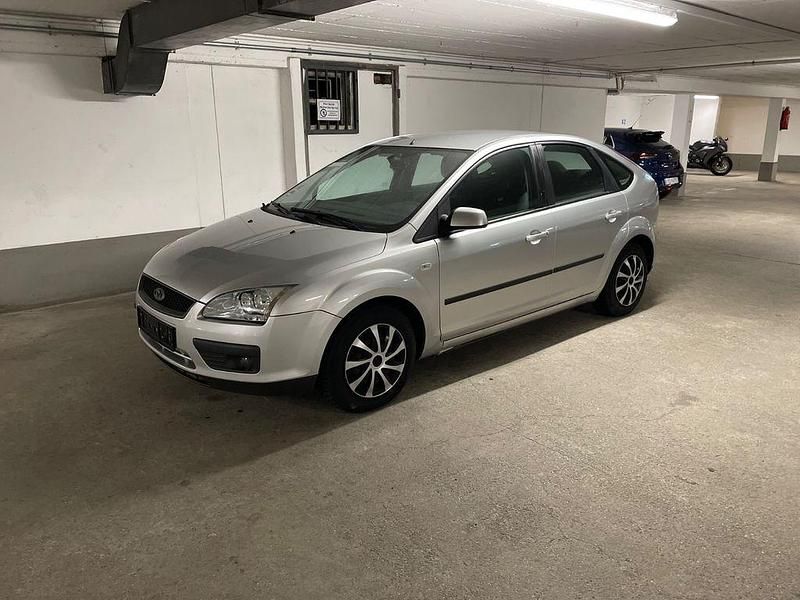 Grau Gebraucht 2007 Ford Focus Style Limousine | 2.500 € (Guter Preis) - Bild 1/4