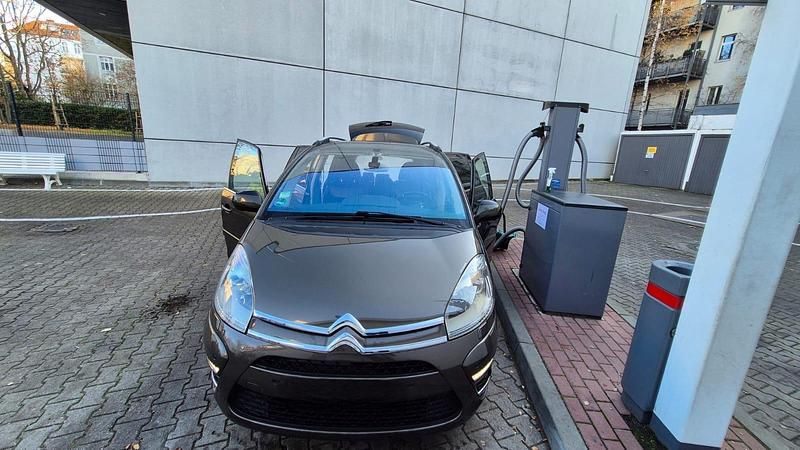 Grün Gebraucht 2012 Citroën C4 Picasso Van / Kleinbus | 4.000 € (Guter Preis) - Bild 1/4