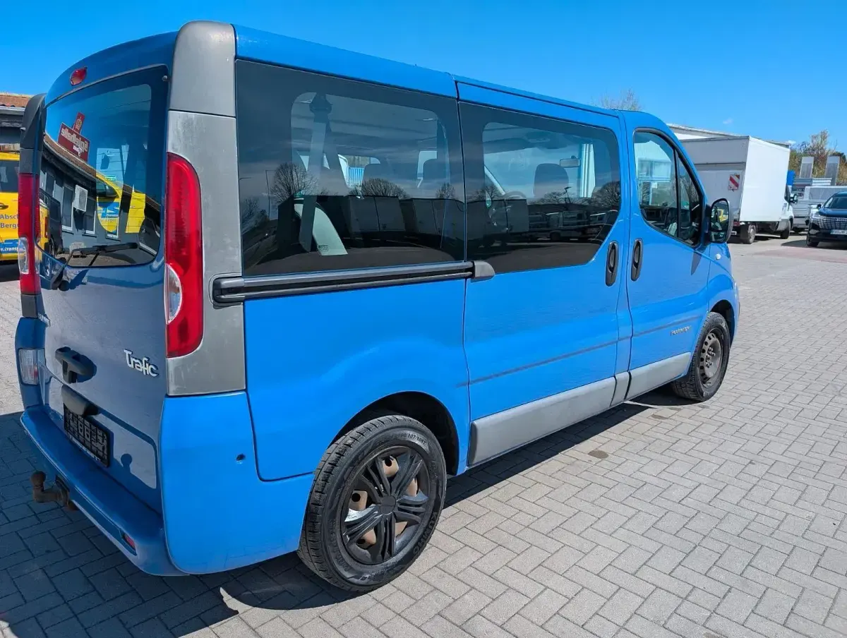 Usata Renault Trafic Expression 114 CV (83 kW) 2012 Blu Monovolume
