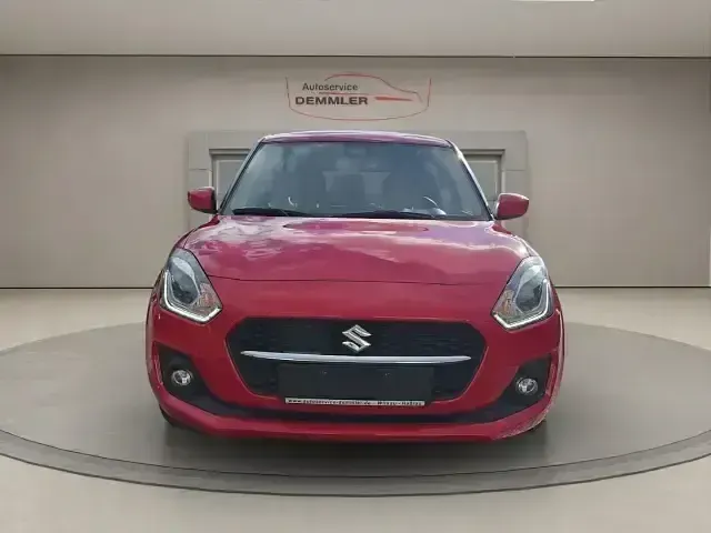 Używany Suzuki Swift 83 KM (61 kW) 2023 Czerwony Hatchback