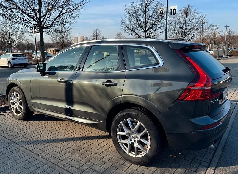 Gebraucht Volvo XC60 Momentum 190 PS (139 kW) 2019 Grau SUV