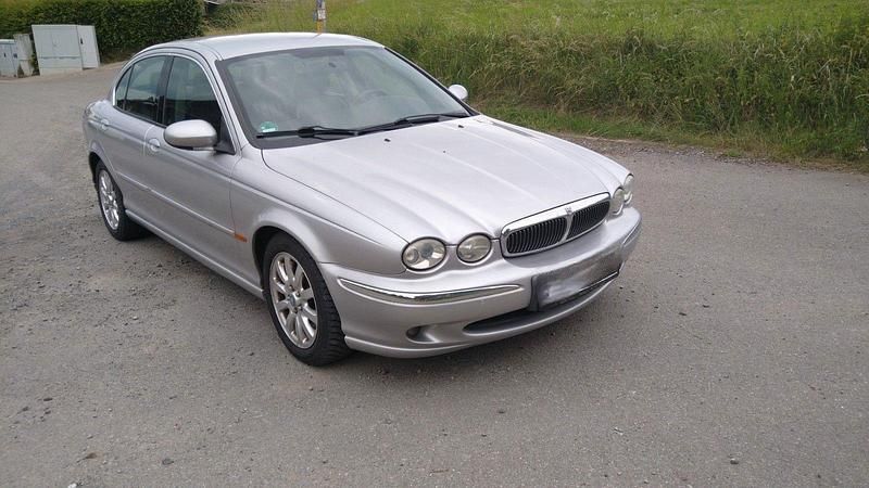 Silber Gebraucht 2002 Jaguar X-type Executive Limousine | 1.050 € (Fairer Preis) - Bild 1/4
