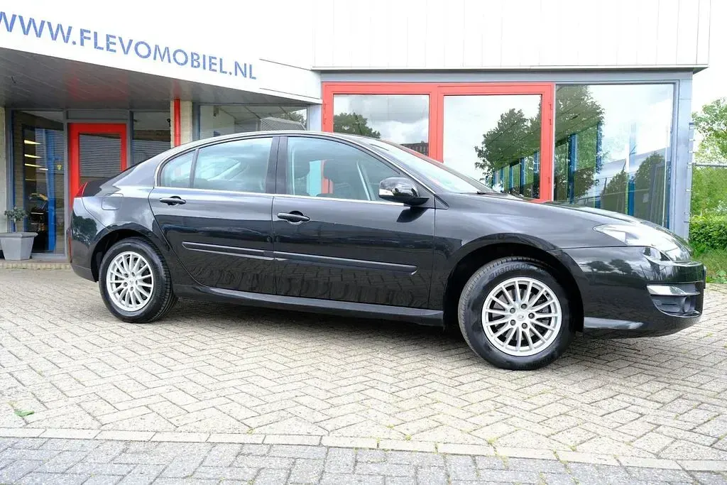 Gebraucht Renault Laguna III Expression 140 PS (102 kW) 2011 Schwarz Limousine