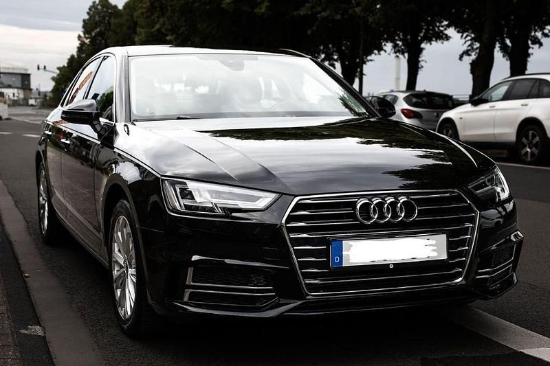 Schwarz Gebraucht 2019 Audi A4 Ambiente Limousine | 19.300 € (Superpreis) - Bild 1/4