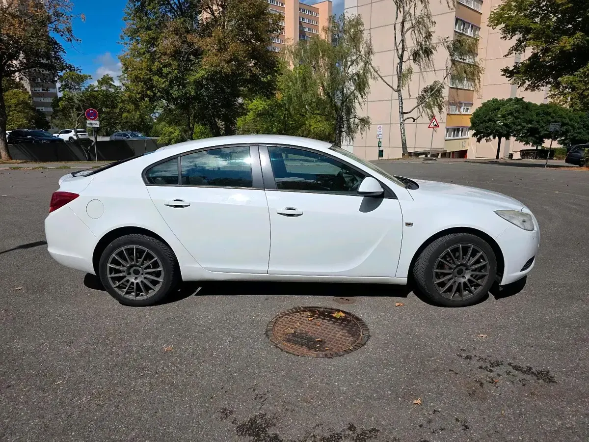 Gebraucht Opel Insignia 140 PS (102 kW) 2009 Weiß Limousine
