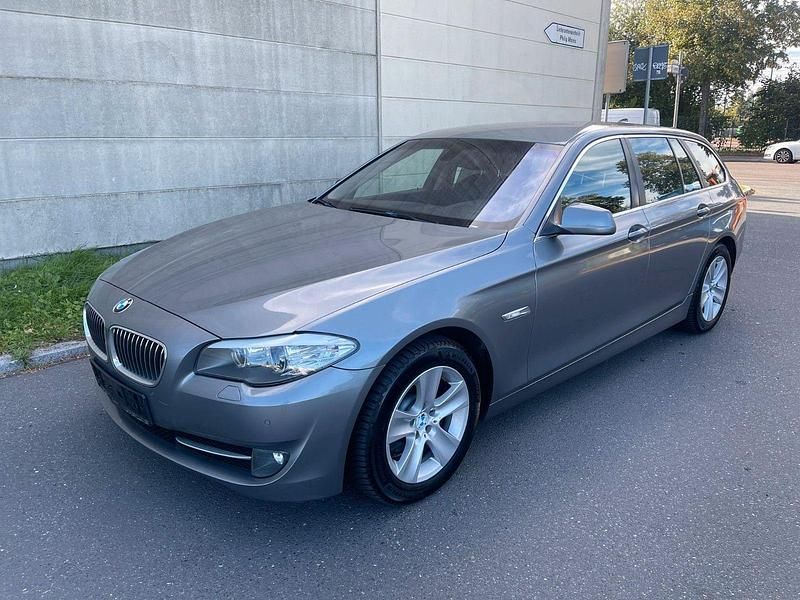 Grau Gebraucht 2010 BMW 520 Kombi | 5.999 € (Fairer Preis) - Bild 1/4