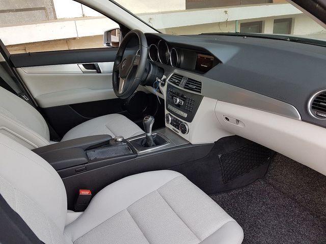 Gebraucht Mercedes C220 Avantgarde 231 PS (169 kW) 2013 Silber metallic Limousine