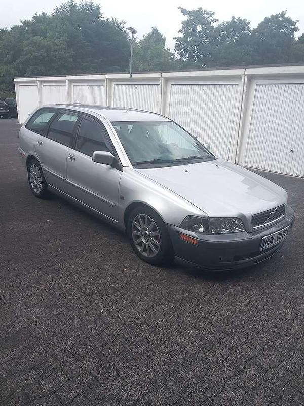 Gebraucht Volvo V40 Standard 116 PS (85 kW) 2004 Silber Kombi