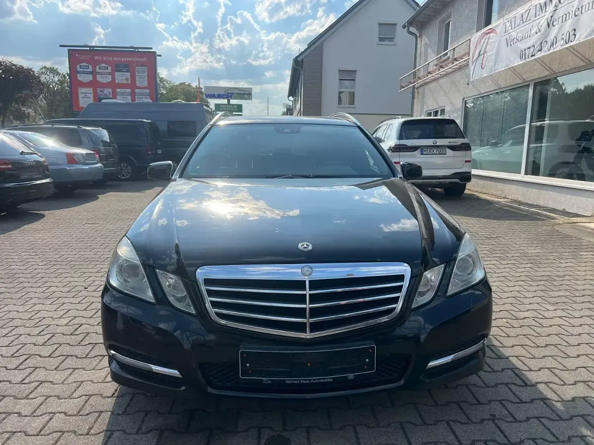 Gebraucht Mercedes E220 170 PS (125 kW) 2012 Schwarz Kombi