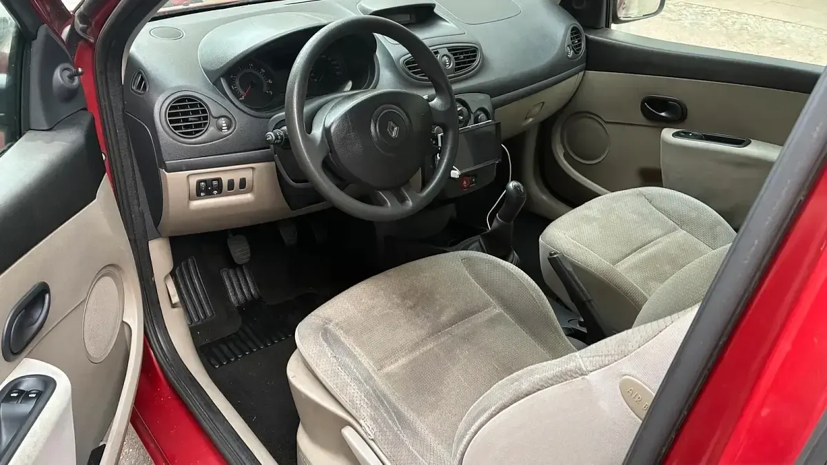 Gebraucht Renault Clio 75 PS (55 kW) 2005 Rot Kleinwagen
