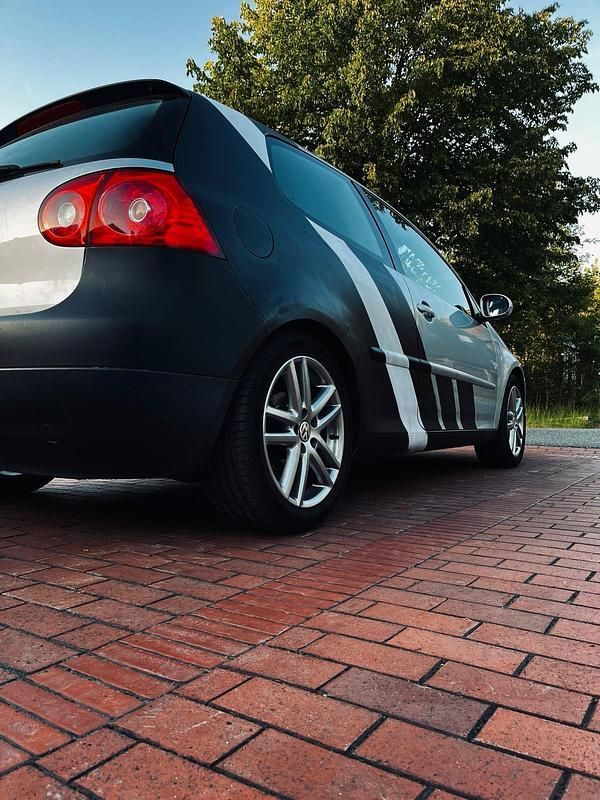 Silber Gebraucht 2006 VW Golf V Sportline Kleinwagen | 1.400 € (Superpreis) - Bild 1/1