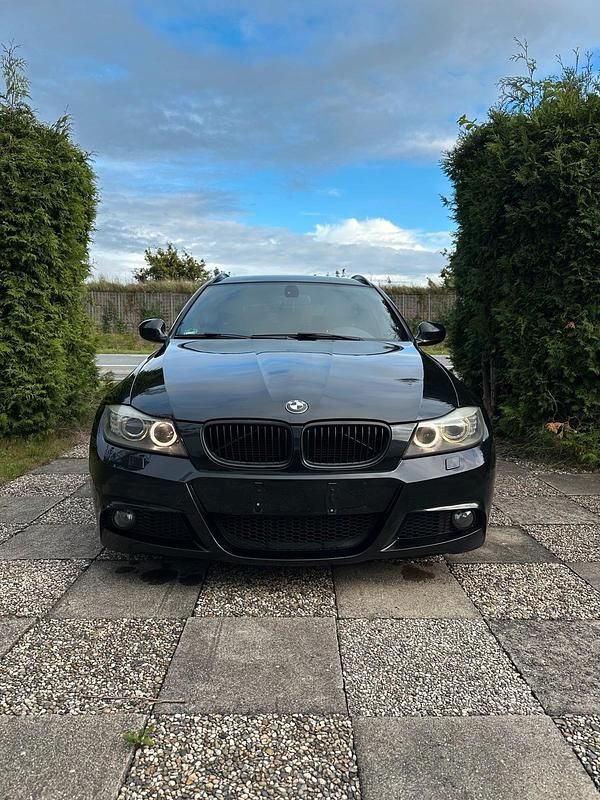 Schwarz Gebraucht 2010 BMW 318 M Sport Kombi | 5.799 € (Etwas zu teuer) - Bild 1/4