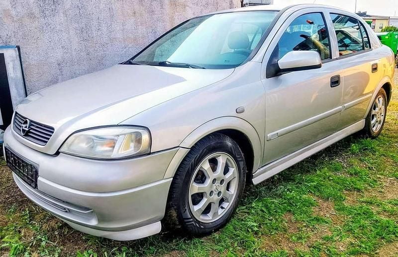 Silber Gebraucht 2001 Opel Astra Selection Limousine | 900 € (Guter Preis) - Bild 1/4