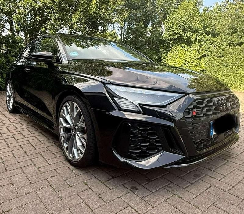 Schwarz Gebraucht 2024 Audi RS3 Sportback Premium Kleinwagen | 56.490 € (Guter Preis) - Bild 1/4