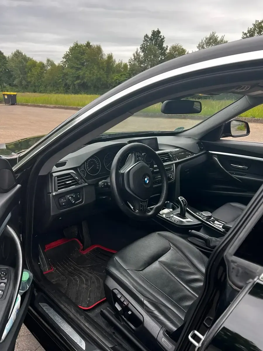 Gebraucht BMW 330 Sport Line 258 PS (189 kW) 2015 Schwarz Limousine
