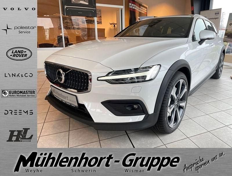 Weiß Gebraucht 2024 Volvo V60 CC Ultimate Kombi | 47.900 € (Teuer) - Bild 1/4