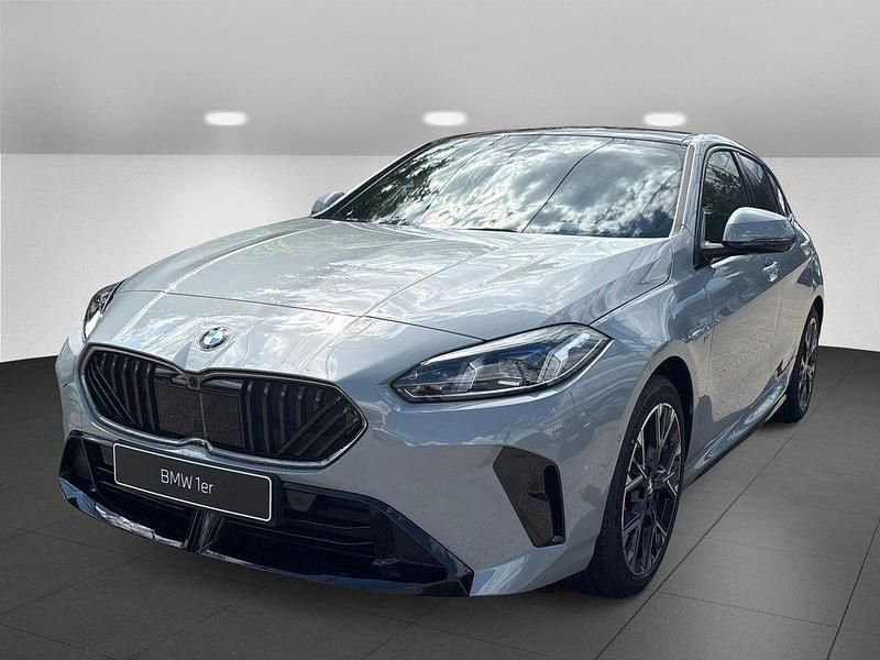 M brooklyn grau metallic Neu 2025 BMW 120 M Sport Kleinwagen | 53.540 € - Bild 1/4