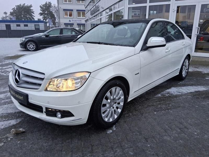 Calcitweiss unilack Gebraucht 2008 Mercedes C200 Elegance Limousine | 7.990 € (Fairer Preis) - Bild 1/4