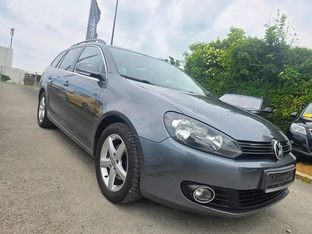 Gebraucht VW Golf VI Comfortline 105 PS (77 kW) 2010 Platinum grey Kleinwagen