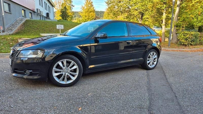 Schwarz Gebraucht 2010 Audi A3 Attraction Limousine | 3.600 € (Superpreis) - Bild 1/4
