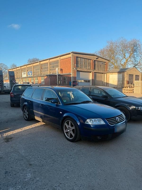 Gebraucht VW Passat 131 PS (96 kW) 2001 Blau Kombi