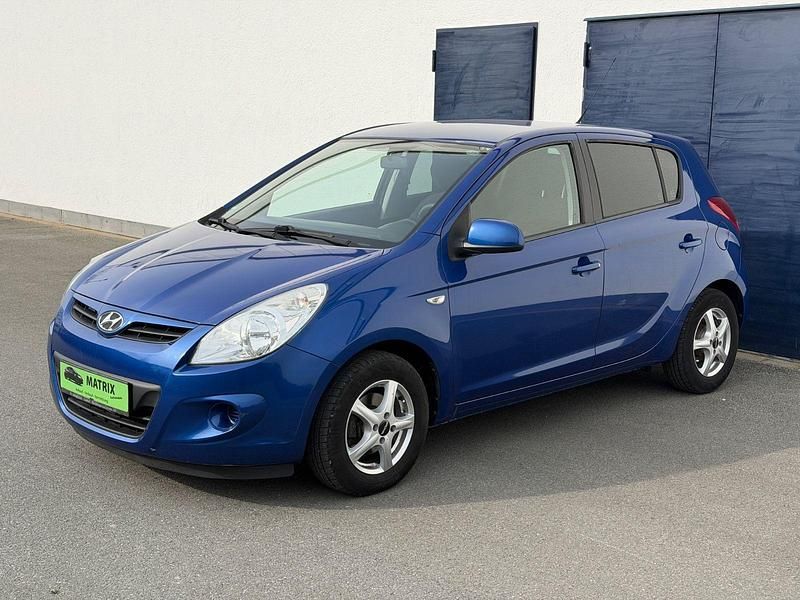 Gebraucht Hyundai i20 Edition 90 PS (66 kW) 2012 Blau Kleinwagen