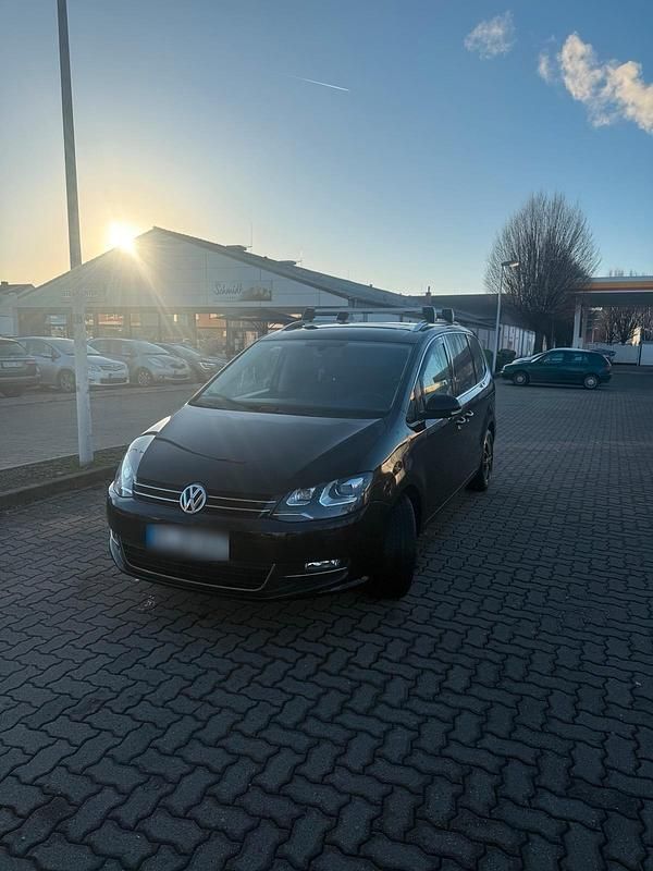 Second-hand VW Sharan 180 CP (132 kW) 2012 Negru Monovolum