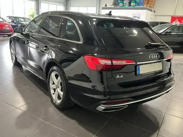 Gebraucht Audi A4 Advanced 150 PS (110 kW) 2021 Schwarz Kombi