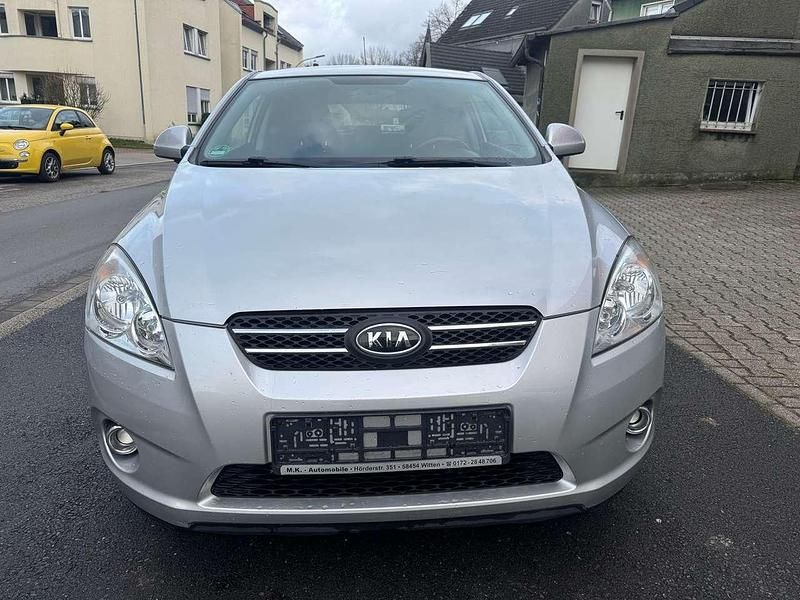 Gebraucht Kia Ceed LX 126 PS (92 kW) 2009 Kirunasilber met. Kleinwagen