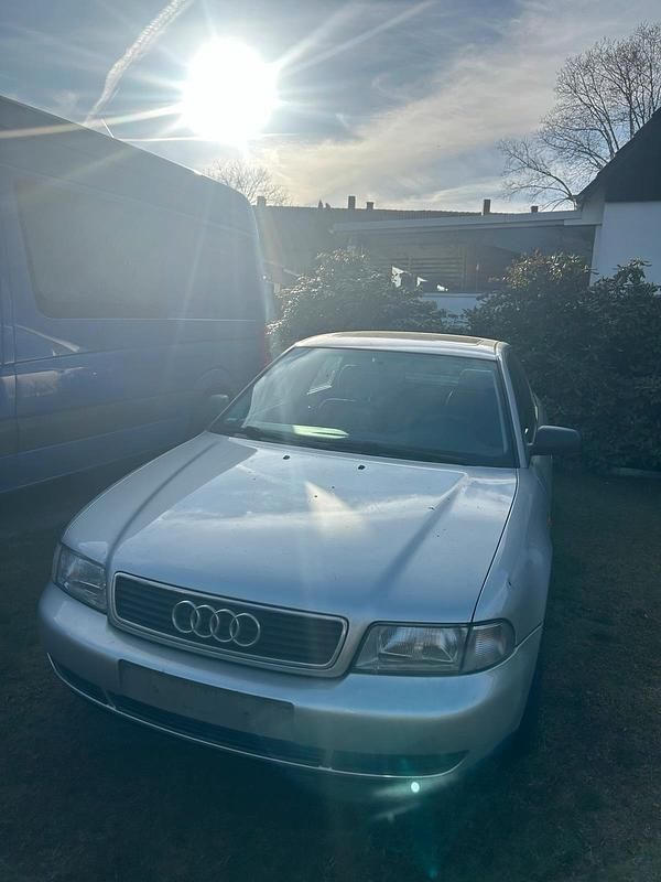 Second-hand Audi A4 125 CP (91 kW) 1994 Argintiu Berlinǎ